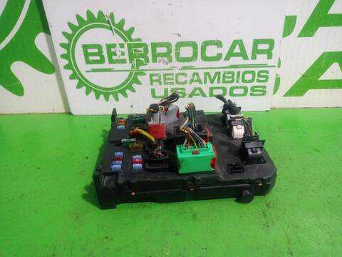 Foto 3ª: Caja Reles Fusibles Citroen C3 1.4 HDI SX 68CV 50KW [8HXDV4TD] (2005)
