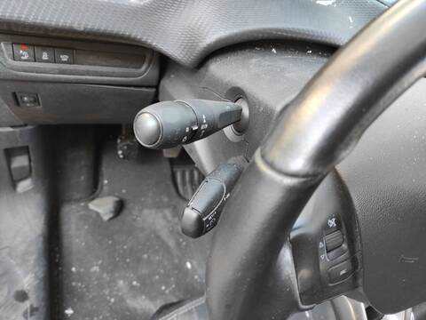 Mando Multifuncion Peugeot 2008 HN01