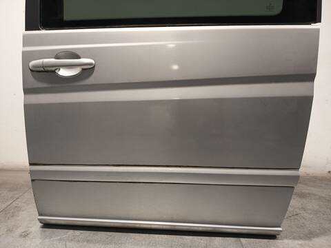 Foto 2ª: Puerta Lateral Corredera Izquierda Mercedes Vito 126 639.601 639.603 639.605) 258CV 190KW FURGONETA [272978]