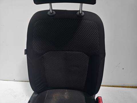 Foto 3ª: Asiento Delantero Derecho Volkswagen Passat ADVANCE BLUEMOTION 105CV 77KW [CAYC] (2011)