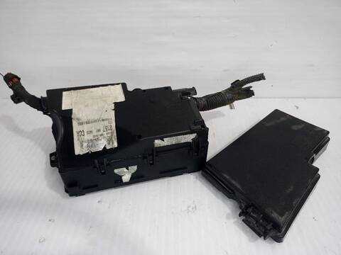 Foto 3ª: Caja Reles Fusibles Ford Focus TREND 101CV [HWDA] (2004)