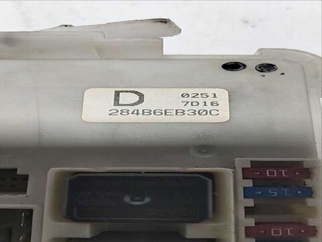 Foto 2ª: Caja Reles Fusibles Nissan Navara 2.5 DCI DIESEL CAT 171CV (2005)