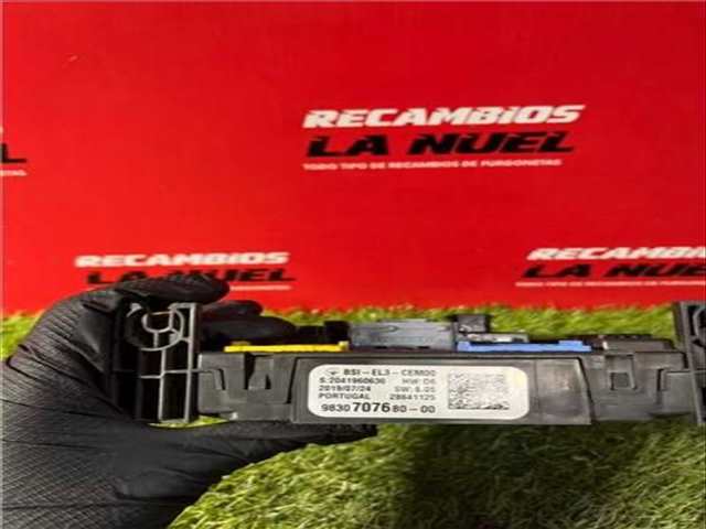 Foto 3ª: Caja Reles Fusibles Peugeot Partner YH01 102CV 75KW (2019)