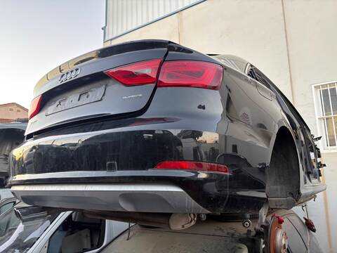 Foto 3ª: Piloto Portón Derecho Audi A3 CRB (2013)