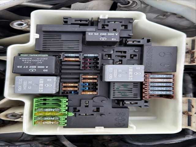 Caja Reles Fusibles Mercedes Clase C 160 651921 BERLINA AUT.