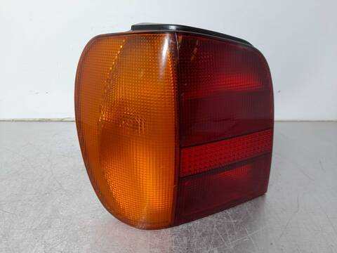 Foto 3ª: Piloto Trasero Izquierdo Volkswagen Polo CONCEPT BERLINA 50CV 37KW [AER] (1997)