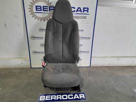 Foto 1ª: Asiento Delantero Izquierdo Peugeot 107 1.0 CAT 384F) 68CV [G/ 1KR] (2005)