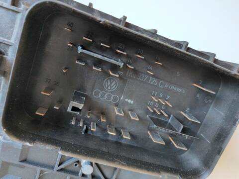 Foto 3ª: Caja Reles Fusibles Audi A3 2.0 TDI AMBIENTE QUATTRO DPF) 125KW) 170CV (2004)