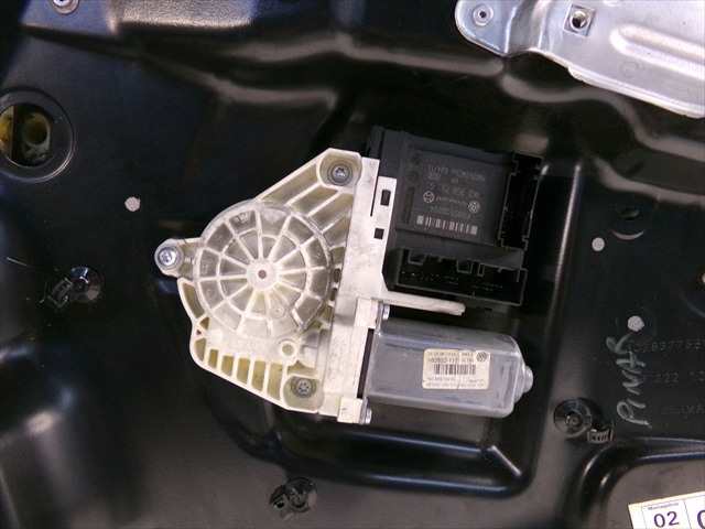 Foto 2ª: Elevalunas Eléctrico Delantero Derecho Volkswagen Passat 2.0 TDI RANCHERA, 2005-2011 [BKP] (2006)