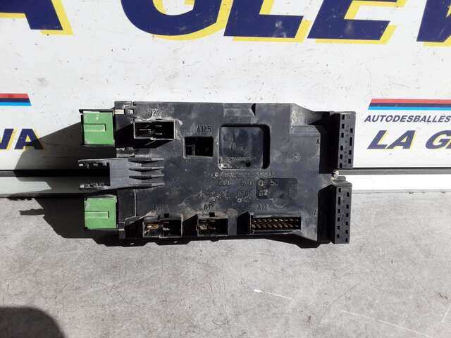 Foto 2ª: Caja Reles Fusibles Mercedes Vito 2.2 CDI102CV 0CV FURGON [611980] (2002)