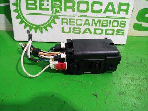 Foto 2ª: Caja Reles Fusibles Peugeot 508 ACTIVE 140CV 103KW [8DRHF8] (2012)