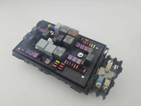 Caja Reles Fusibles Opel Zafira EXPRESSION START/STOP 120CV 88KW