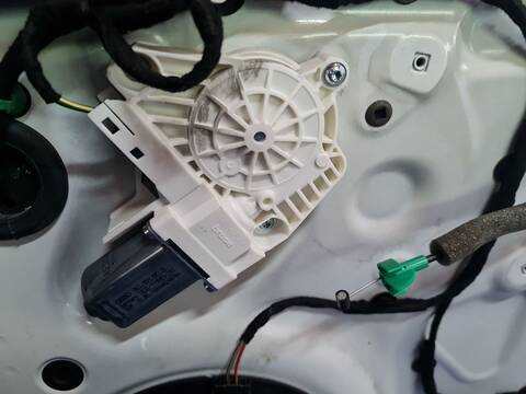 Foto 1ª: Elevalunas Eléctrico Delantero Derecho Audi Q3 2.0 TDI QUATTRO 177CV 130KW [CFGC] (2013)