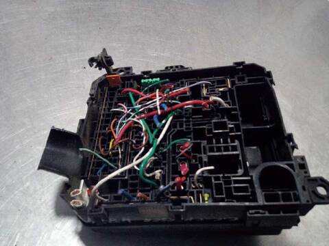 Foto 3ª: Caja Reles Fusibles Toyota Prius EXCLUSIVE 156CV 115KW [4HNDW12MTED4] (2008)