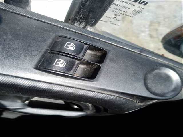 Foto 2ª: Botonera Elevalunas Iveco Camion D 35S12 [F1AGL411XE] (2021)