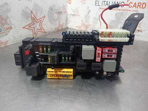 Foto 2ª: Caja Reles Fusibles Mercedes Clase C 160 220 T CDI 204.208) 170CV 125KW FAMILIAR [OM646811] (2008)