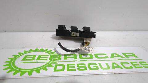 Foto 3ª: Botonera Elevalunas Hyundai i30 1.6 CRDI 90CV [D4FB] (2007)