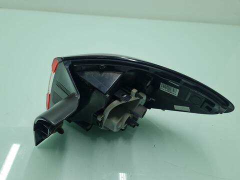 Foto 3ª: Piloto Trasero Izquierdo Renault Captur DYNAMIQUE 90CV 66KW [K9K608] (2015)