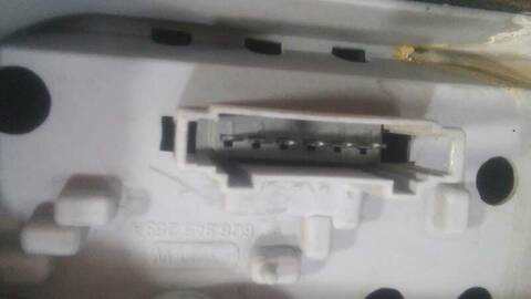 Foto 3ª: Piloto Trasero Derecho Volkswagen Polo VERSION INDEFINIDA (2001)