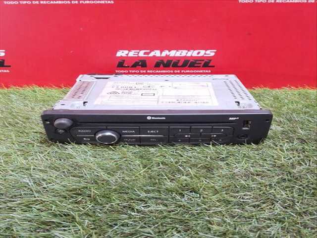 Foto 1ª: Sistema Audio Radio CD Renault Master 2.3 DCI 125 FWD FV0C FV0D FV0G FV0H FV0J FV0K) 125CV 92KW FURGONETA [M9T 670,M9T 672,M9T 676,M9T 678,M9T 680,M9T 870,M9] (2013)