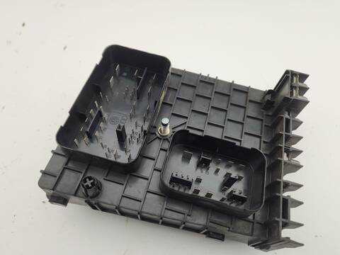 Foto 3ª: Caja Reles Fusibles Volkswagen Golf GTI BERLINA 200CV 147KW [BWA] (2007)