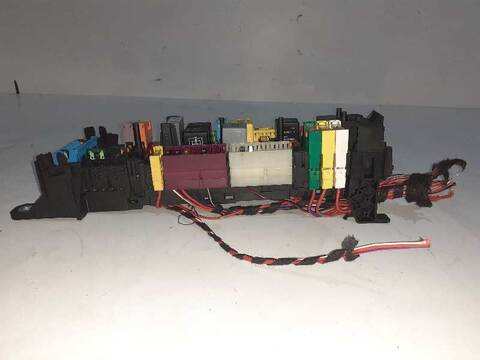 Foto 2ª: Caja Reles Fusibles Mercedes Clase V 200 136CV 100KW