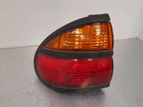 Foto 2ª: Piloto Trasero Izquierdo Renault Laguna AUTHENTIQUE 107CV 79KW [K4M] (2001)