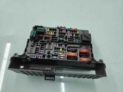 Foto 3ª: Caja Reles Fusibles Bmw Serie 1 114 118D BERLINA 143CV 105KW [N47D20C] (2008)