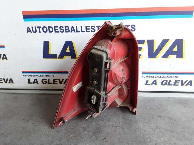 Foto 2ª: Piloto Trasero Derecho Peugeot 307 1.6 16V 110CV [NFU] (2004)