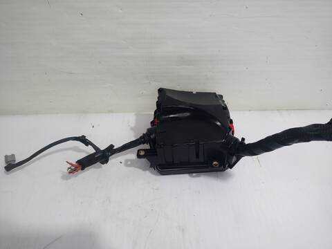 Foto 3ª: Caja Reles Fusibles Renault Megane D III BERLINA 5P DYNAMIQUE (2012)