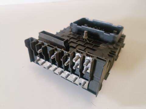 Foto 3ª: Caja Reles Fusibles Audi A3 1.9 TDI E ATTRACTION 105CV (2004)
