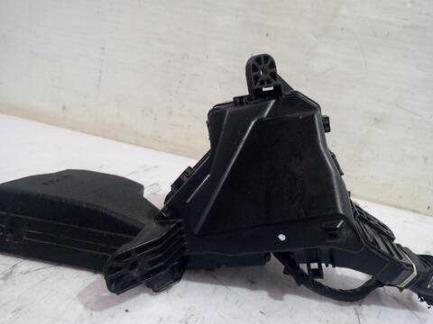 Foto 3ª: Caja Reles Fusibles Toyota Yaris ACTIVE 112CV [2NRFKE] (2017)