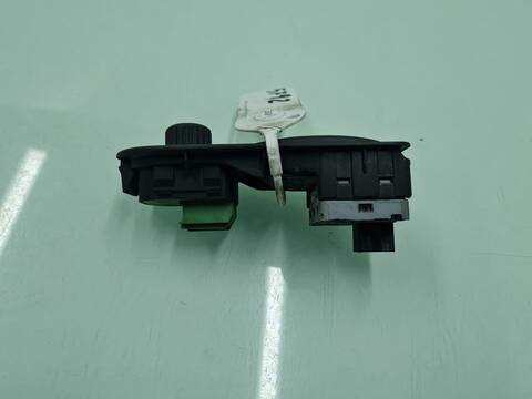 Foto 2ª: Botonera Elevalunas Volkswagen Transporter D 131CV 96KW T5 COMBI FURGONETA [BNZ] (2008)