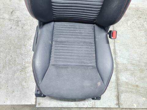 Foto 2ª: Asiento Delantero Derecho Mercedes Clase C 160 CLA 200 CDI 117.308) 136CV 100KW [651930] (2015)