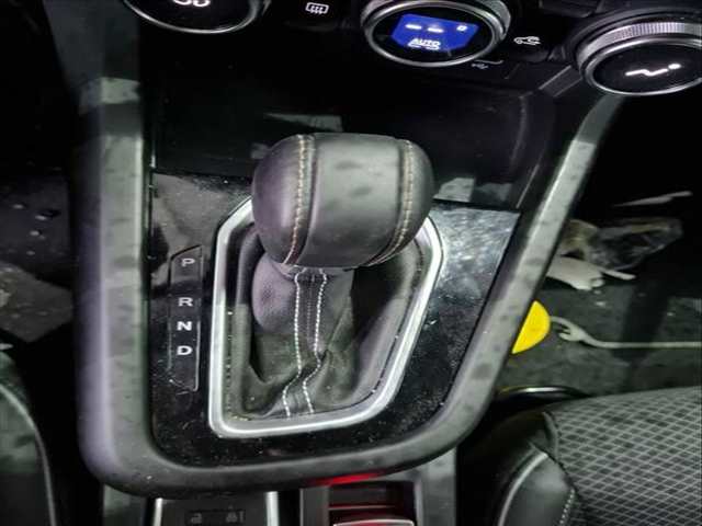 Palanca de Cambio Renault Arkana TECHNO 140CV 103KW