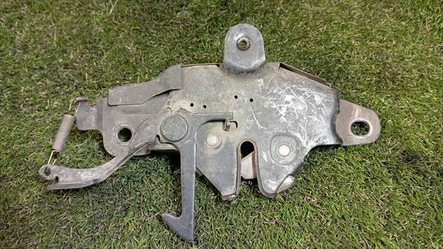 Foto 2ª: Cerradura Capot Toyota 4 Runner 3.0 T DIESEL (1993)