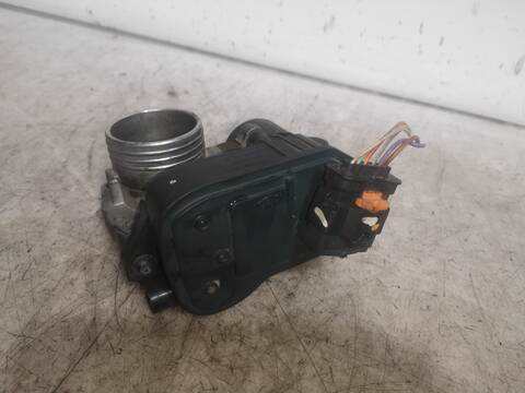 Foto 3ª: Caja Mariposa Peugeot 208 ZM01 (2013)