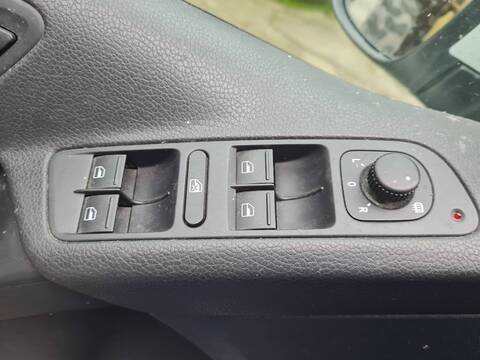 Foto 4ª: Botonera Elevalunas Volkswagen Tiguan T1 BLUEMOTION 110CV 81KW [CFFD] (2014)