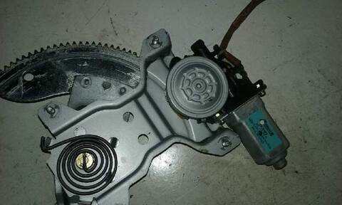 Foto 2ª: Elevalunas Eléctrico Delantero Derecho Kia Carens 2.0 TD CAT 113CV 83KW [D4EA] (2003)