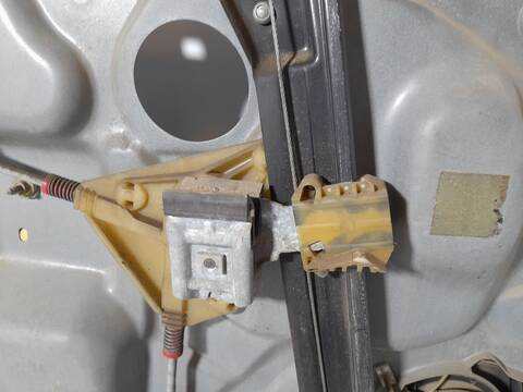Foto 2ª: Elevalunas Eléctrico Delantero Derecho Volkswagen Polo CONCEPTLINE 64CV 47KW [ASY] (2001)