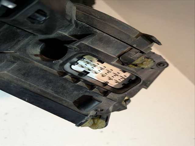 Foto 3ª: Faro Izquierdo Volkswagen Touareg BAC (2006)