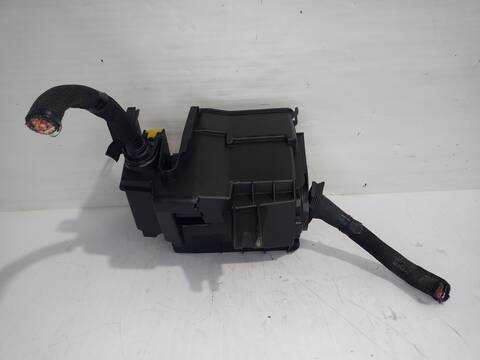 Foto 2ª: Caja Reles Fusibles Renault Trafic L1H1 2 7T 95CV 70KW FURGON [R9M413] (2019)