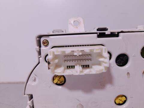 Foto 4ª: Cuadro de Instrumentos Mitsubishi Outlander 2.0 2WD 136CV 100KW [4G63] (2003)