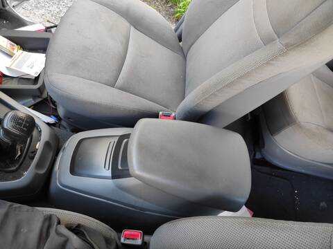 Foto 1ª: Consola Central Ssangyong Rodius D27DT (2006)