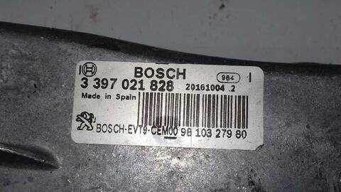 Foto 3ª: Brazo Limpia Delantero Izquierdo Peugeot 308 GTI 272CV 200KW [5G05] (2016)