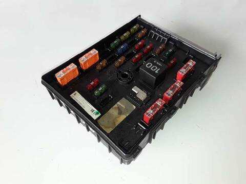 Foto 2ª: Caja Reles Fusibles Volkswagen Passat SPORTLINE 4MOTION 140CV