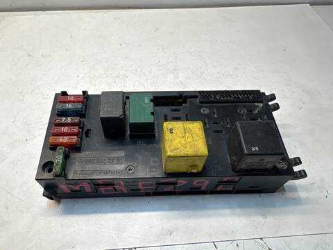 Caja Reles Fusibles Mercedes Clase E 180 BERLINA