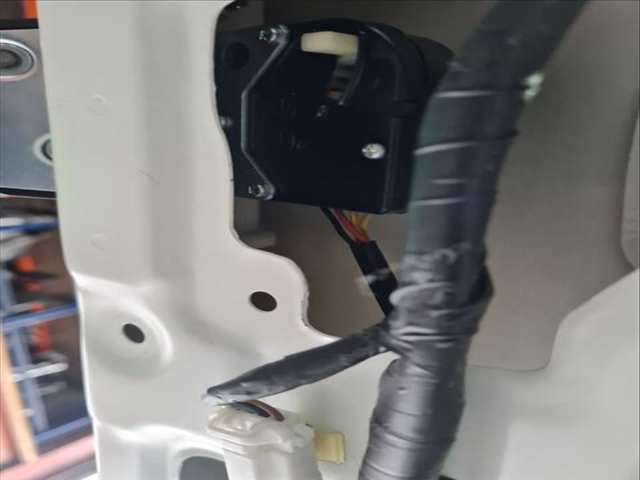Foto 1ª: Cerradura Maletero Portón Kia Rio DRIVE 84CV 62KW [G4LA] (2017)