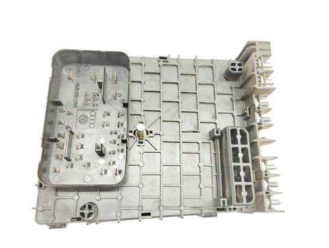 Foto 2ª: Caja Reles Fusibles Volkswagen Passat ADVANCE BERLINA 140CV 103KW [CBA] (2010)