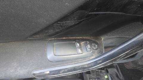 Botonera Elevalunas Peugeot 208 STYLE 82CV 60KW